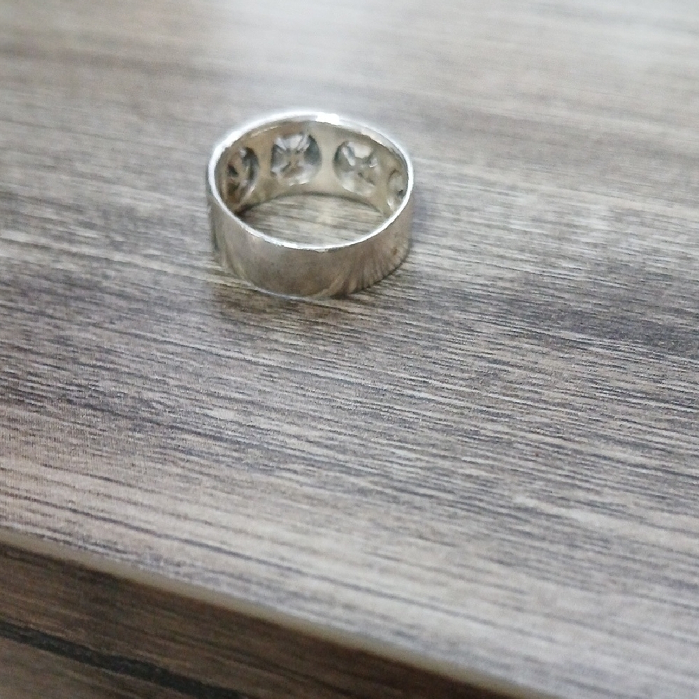 Silver Floral Pattern Ring - Picture 2 of 4